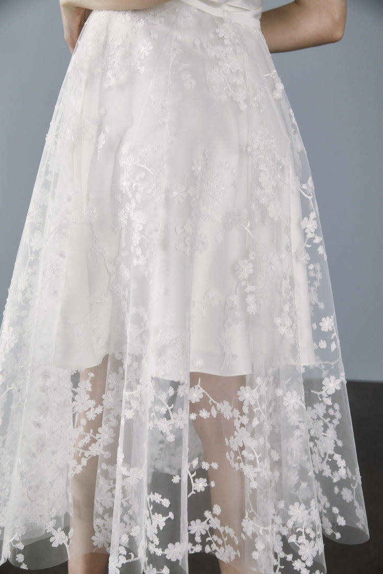 LW180 - Blossom overskirt, dress from Collection Amsale, Fabric: sakura