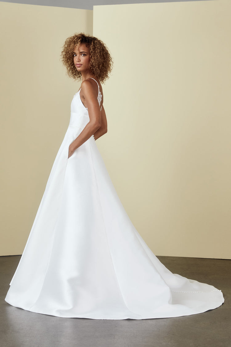 Smith, dress from Collection Amsale, Fabric: mikado
