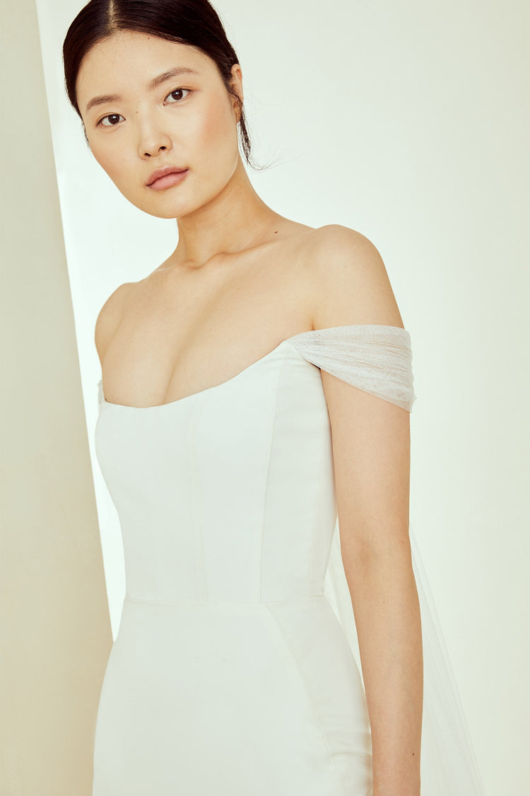 Salem, dress from Collection Amsale, Fabric: radzimir