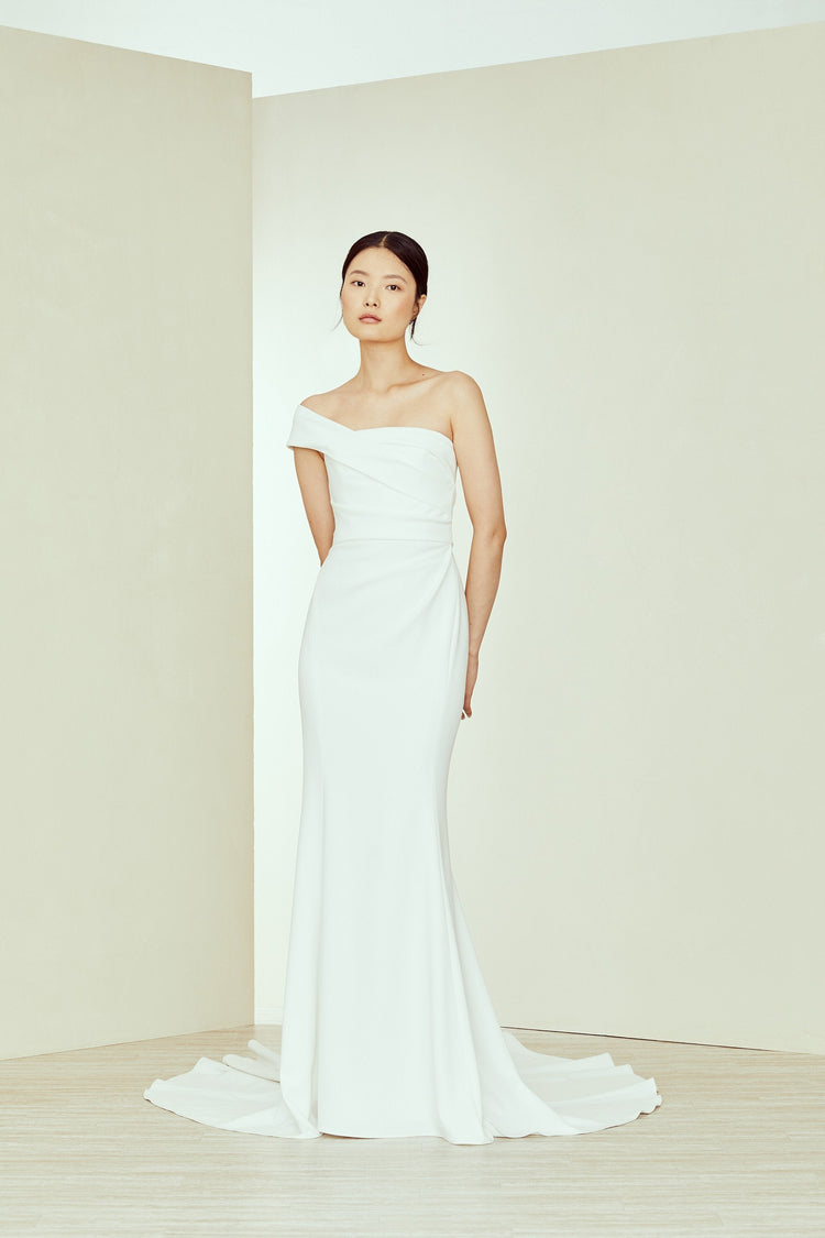 Adriana, dress from Collection Amsale, Fabric: crepe