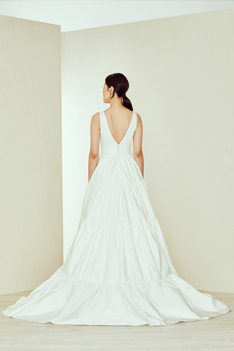 Connor, dress from Collection Amsale, Fabric: faille