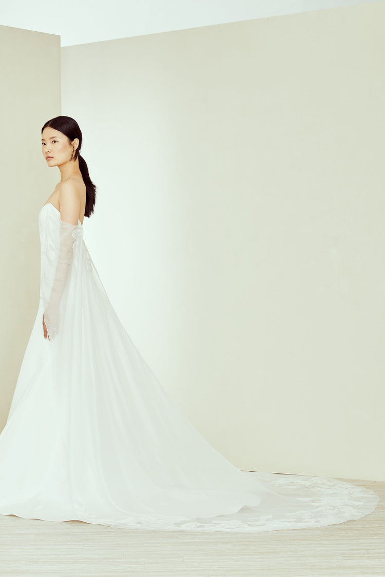 Angeline, dress from Collection Amsale, Fabric: faille
