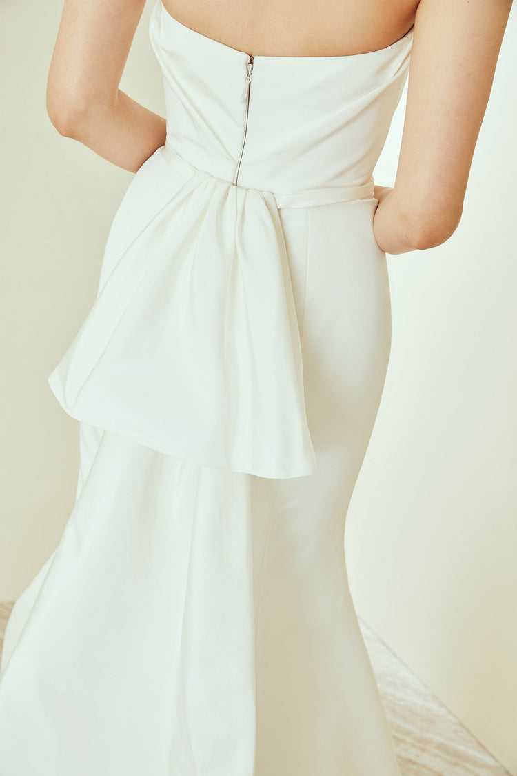 Jamison, dress from Collection Amsale, Fabric: faille