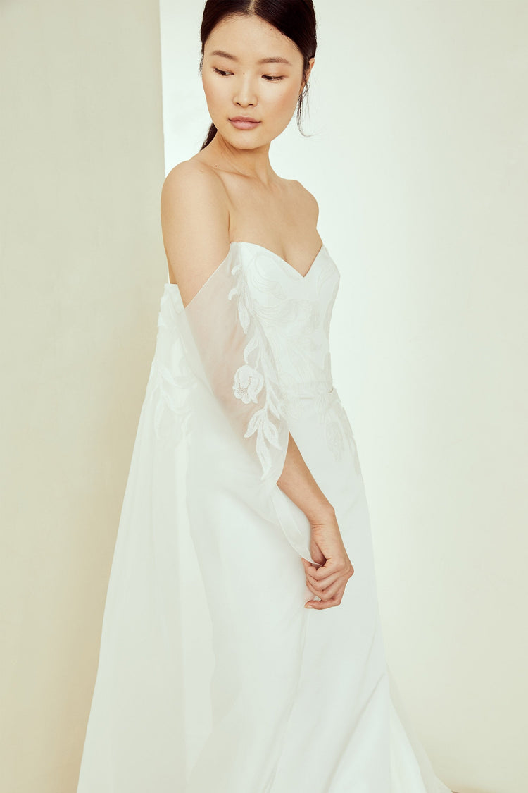 Angeline, dress from Collection Amsale, Fabric: faille